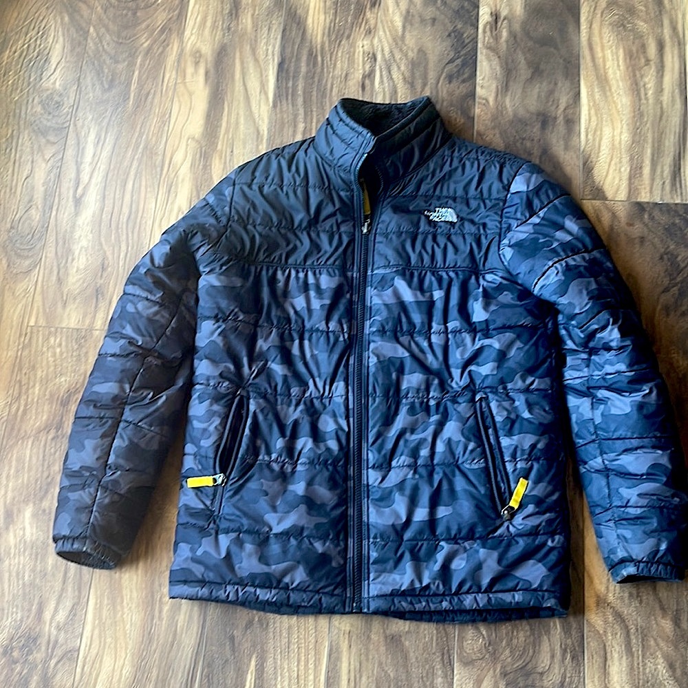 XL The Northface camo reversible winter coat